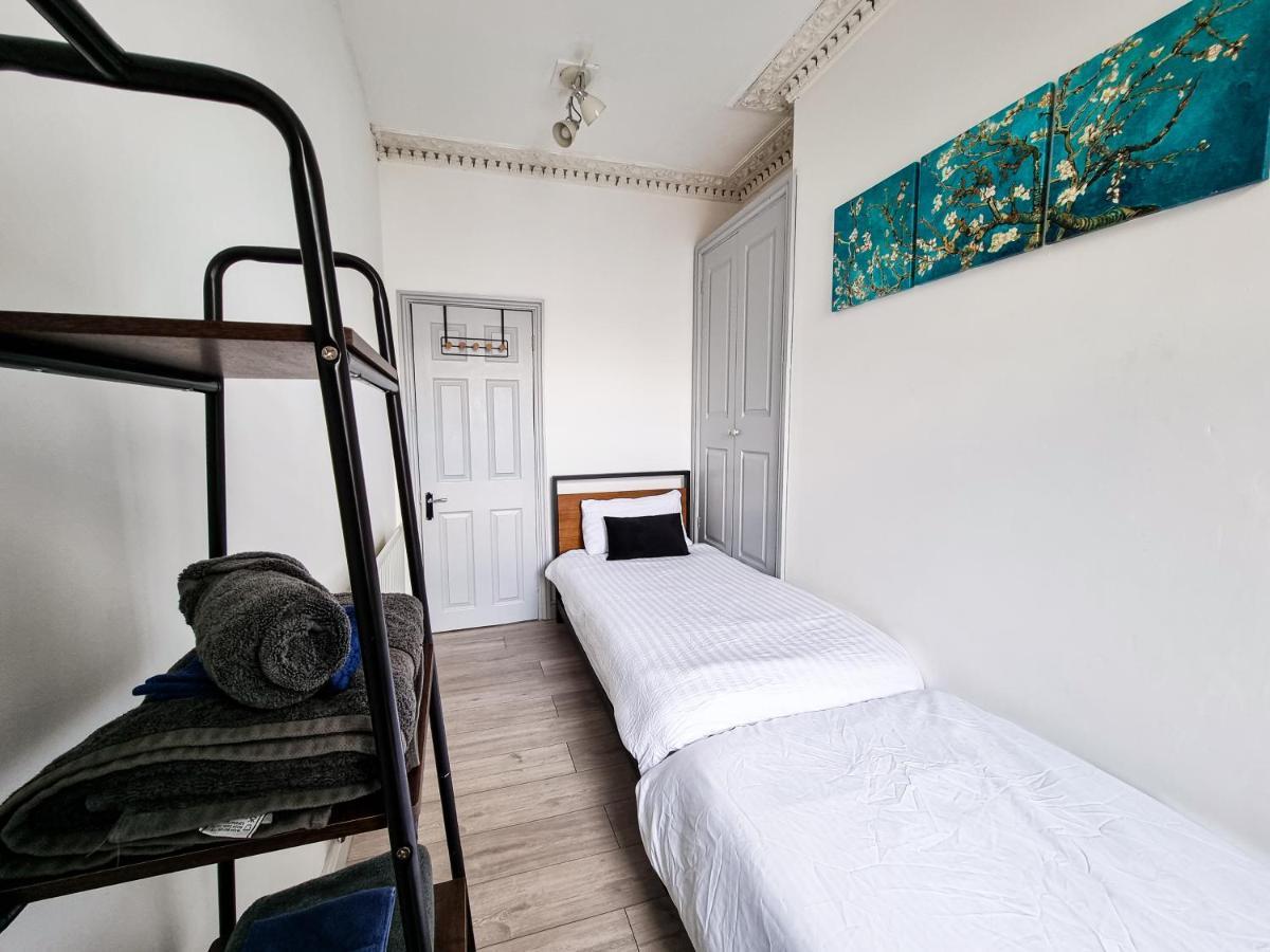 Newly Refurbished Flat In Central Cheltenham With Parking Exterior foto