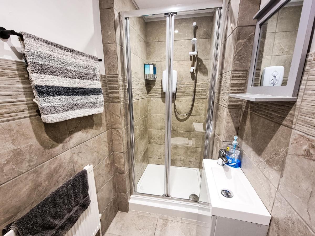 Newly Refurbished Flat In Central Cheltenham With Parking Exterior foto