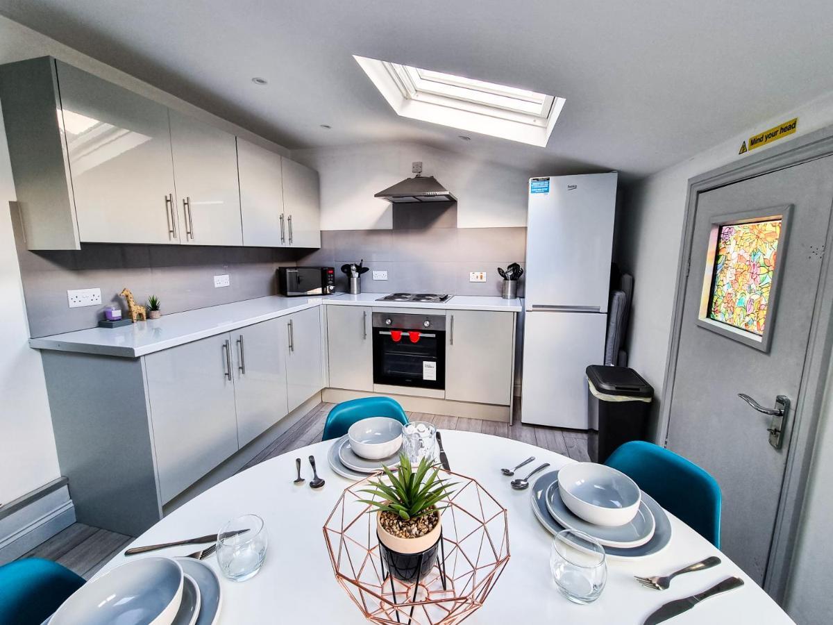Newly Refurbished Flat In Central Cheltenham With Parking Exterior foto