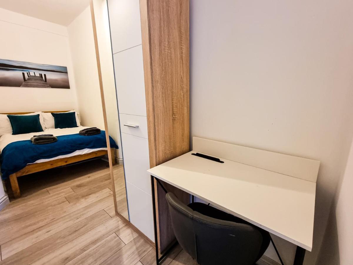 Newly Refurbished Flat In Central Cheltenham With Parking Exterior foto
