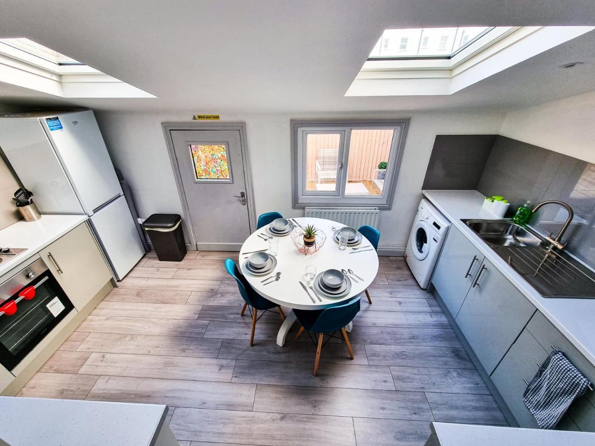 Newly Refurbished Flat In Central Cheltenham With Parking Exterior foto