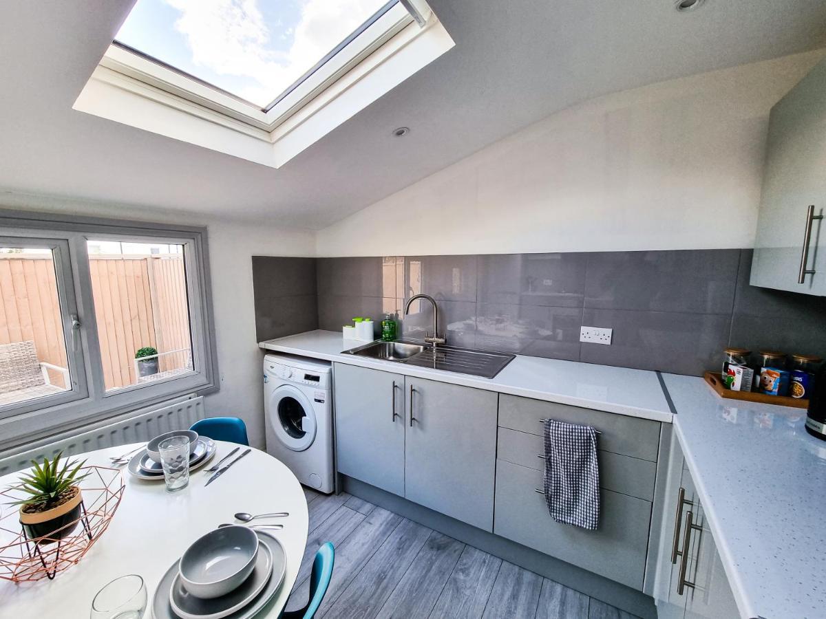 Newly Refurbished Flat In Central Cheltenham With Parking Exterior foto