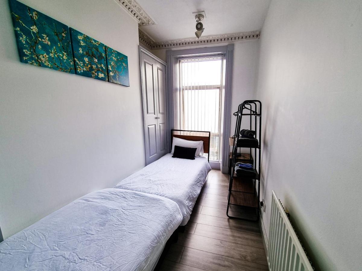 Newly Refurbished Flat In Central Cheltenham With Parking Exterior foto